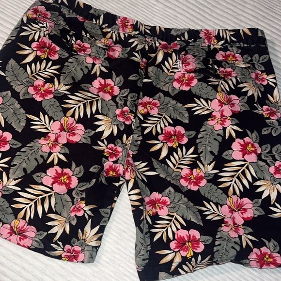 Levi’s floral shorts - Picture 4 of 6